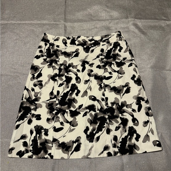 Black and White Knee-Length A-Line Skirt - Picture 1 of 4